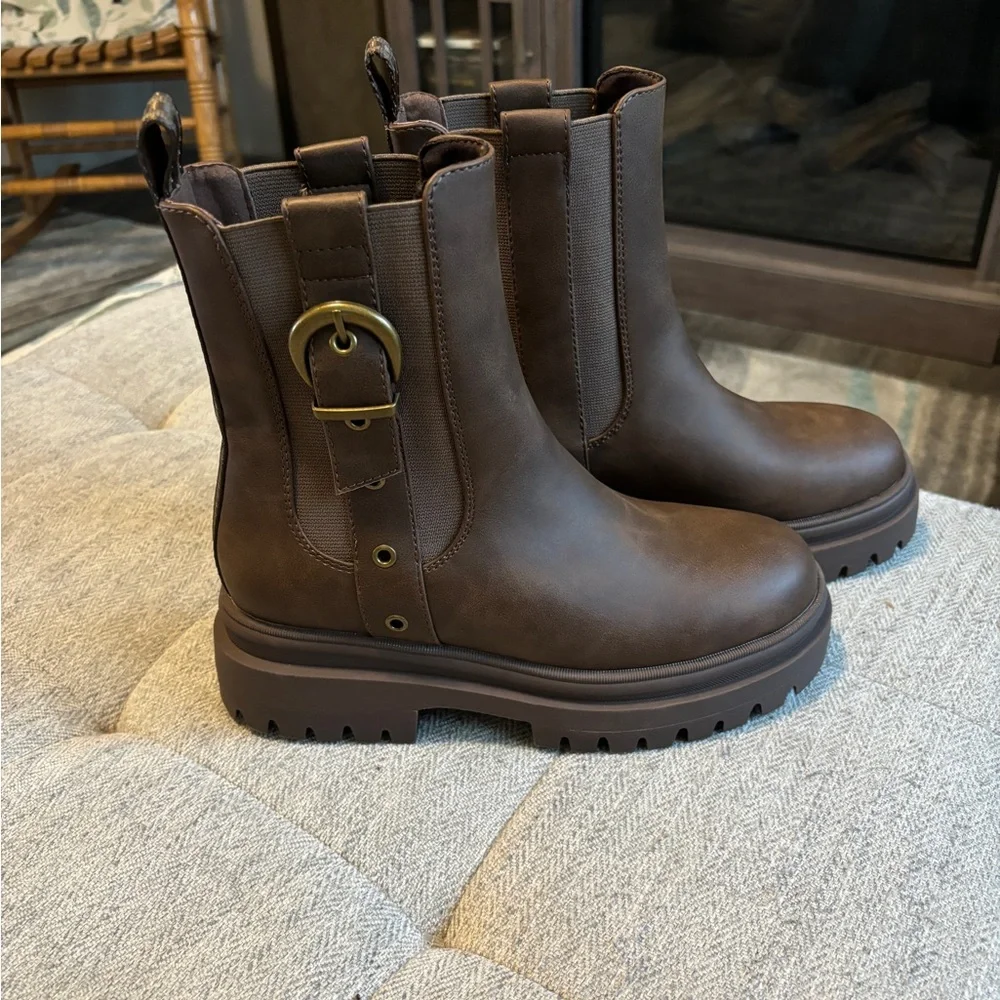 Rocket Dog Brown Heeled Boots - Picture 2 of 9